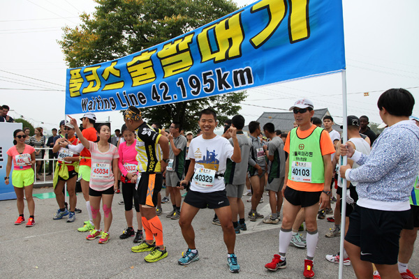 恒泰曹總參加2014韓國(guó)鐵原三八線國(guó)際馬拉松